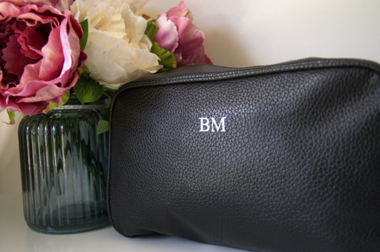 MENS BLACK PERSONAILISED TOILETRY TRAVEL BAG